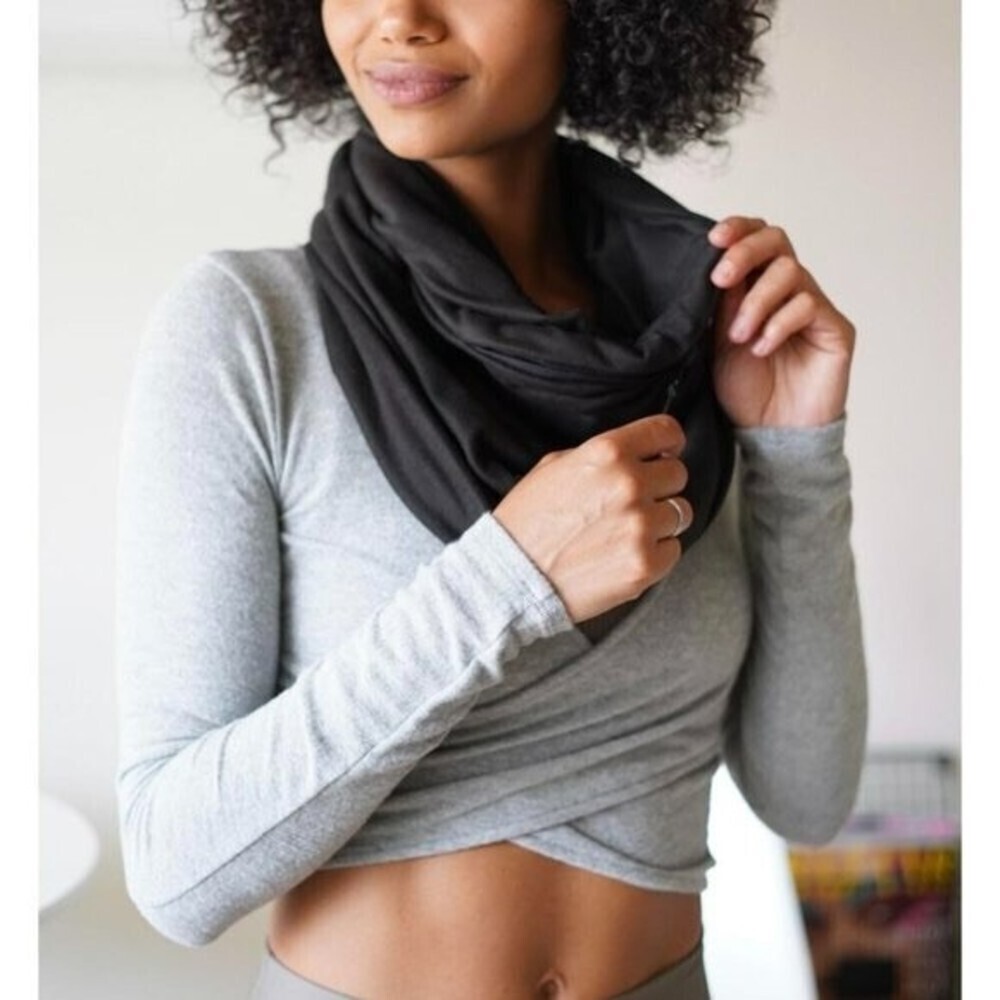 Beyond Yoga pocket infinity scarf Black - Picture 2 of 7